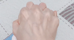 ۾